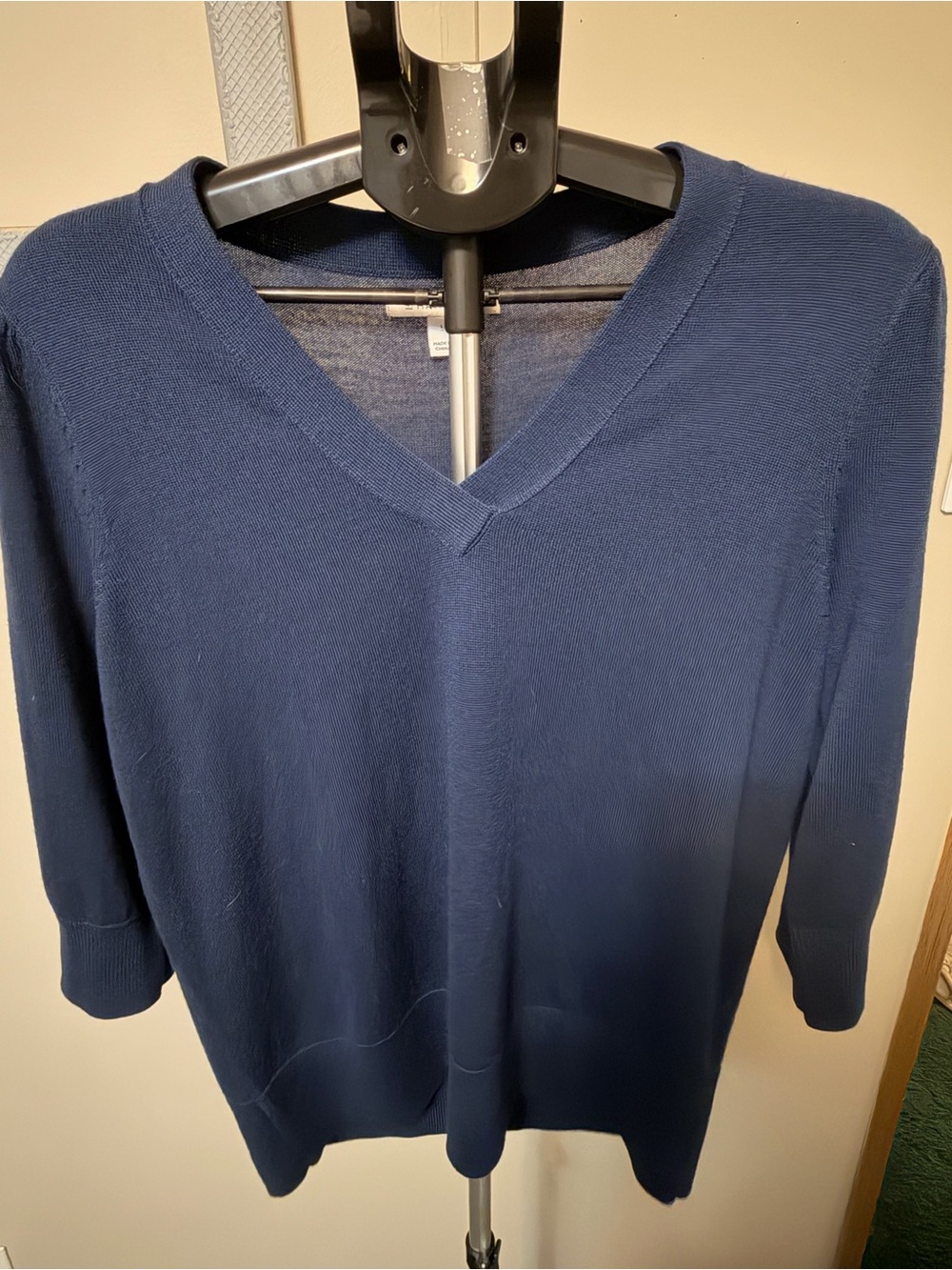 41 Hawthorn 100% Merino Wool V-Neck Sweater - Navy Blue - Size L